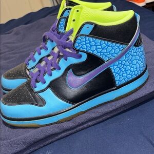 Nike High-Tops with Blue and Neon Accents.skeltor dunks